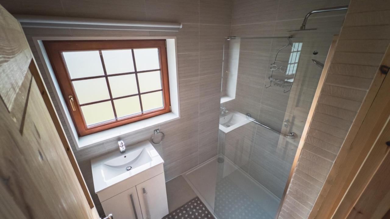Aspen Lodge, Amazing New Log Cabin With Hot Tub - Sleeps 6 - Felmoor Park Morpeth Exterior foto